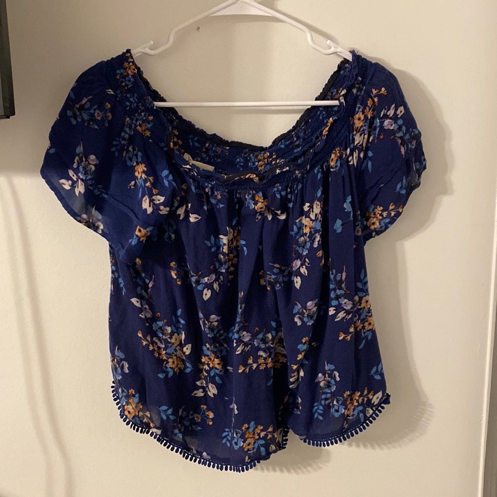 Blue floral crop XL fits like a L